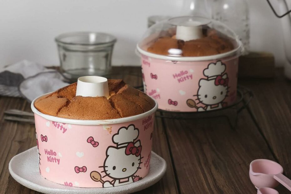 Mua Hello Kitty Paper Cake Pan With Plastic Lid, Disposable All Natural  Recyclable, Microwave Oven & Freezer Safe - Baking Paper Tube Pan Perfect  For Angel Food Or Chiffon Cake (6