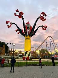 Are There No Lines At Canadas Wonderland On A Rainy Day? - Youtube