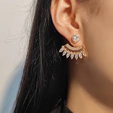 How To Wear Dangling Earrings – La Costa